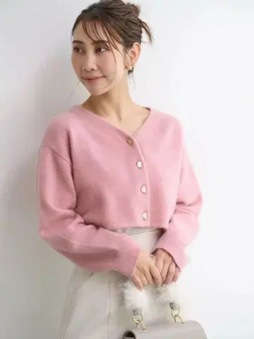 CELFORD 자수 크롭 가디건