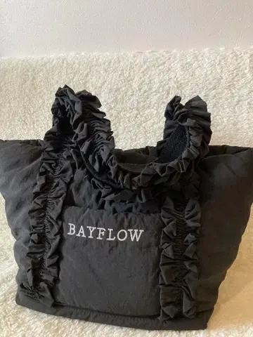 BAYFLOW 프릴 달린 블랙 토트백 인기 M 사이즈