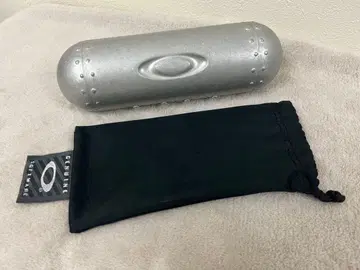 오클리 실버 안경 케이스 메탈제