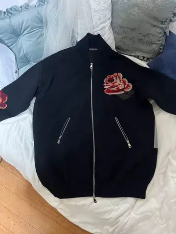 장미 자수 블랙 롱 아우터