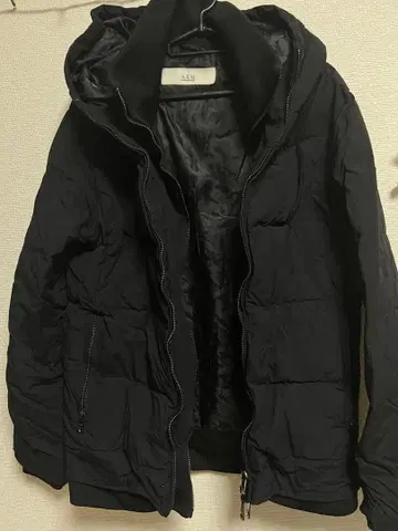 AKM 블랙 다운 자켓 후드 부착