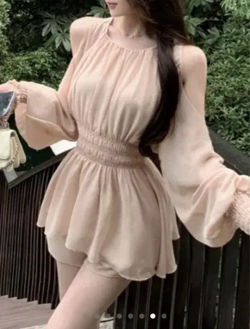 [ 새상품 미사용 택 포함 ] Charme 프렌치 스트랩 프릴 셋업