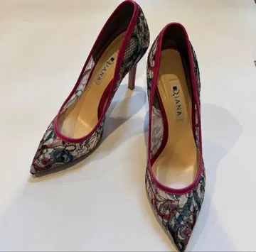 다이애나 꽃무늬 레이스 하이힐 펌프스