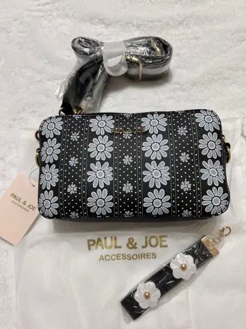 새상품 폴앤조이 플라워 프린트 숄더백