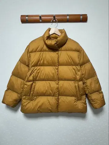 유니클로 새상품급 울트라 라이트 다운 코쿤 자켓