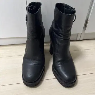 블랙 사이드 지퍼 하이힐 가죽