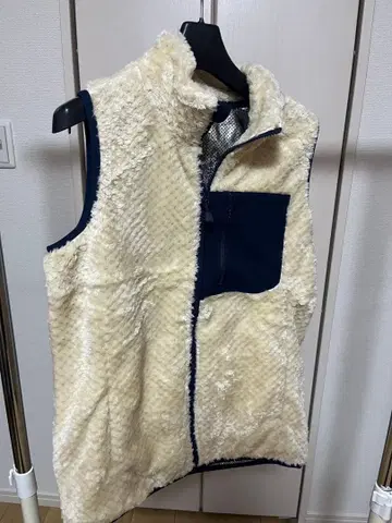 플리스 베스트 크림색