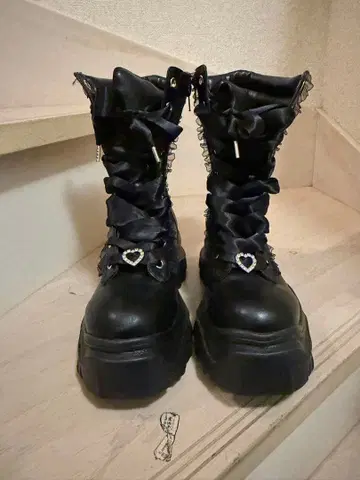 허니시나몬 통굽 부츠 블랙 S 사이즈 지뢰 양산 펑크