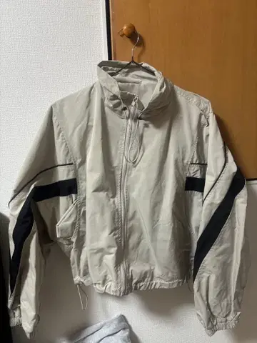 베이지 나일론 자켓 스트라이프