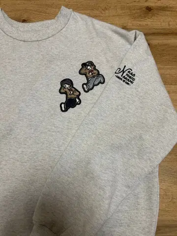 KAO YORIO NAKAMAI (얼굴보다 내용물) 그레이 트레이닝복