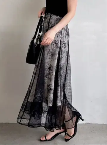 dazzlin 시어 플라워 자수 스커트