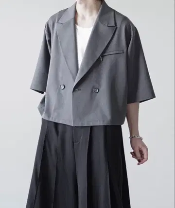 ELLUV/엘르 지퍼 기믹 하프 슬리브 숏 테일러드 자켓