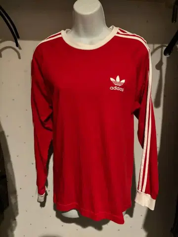adidas 레드 긴팔 T셔츠