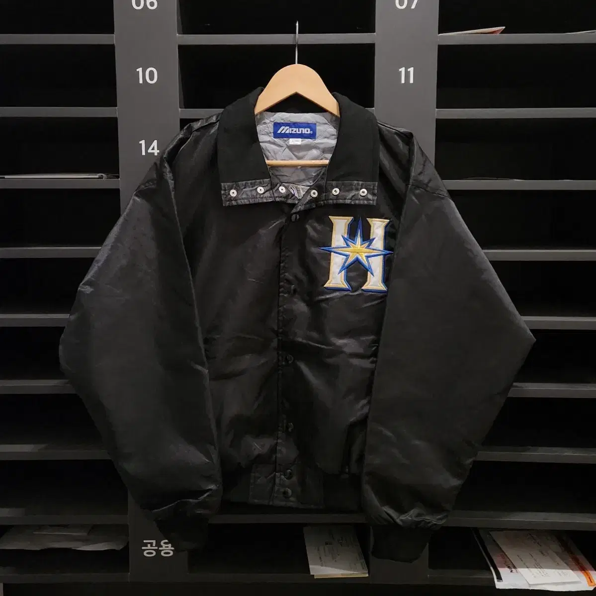MIZUNO | 미즈노 NPB (Mizuno) Nippon-Ham Fighters Team Jacket MIZUNO | 미즈노 NPB (Mizuno) Nippon-Ham Fighters Team Jacket
