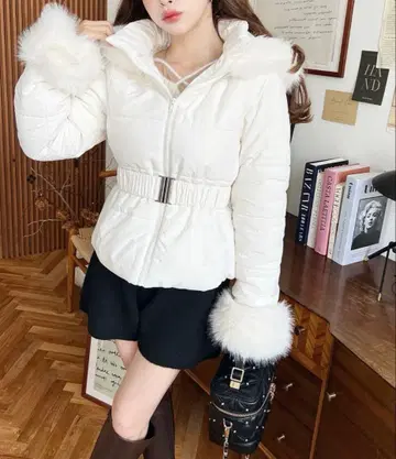 moment 벨트 포함 후드 퍼 다운 자켓