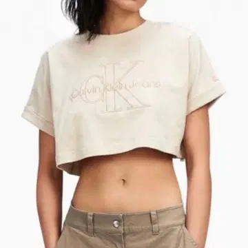 [택 포함 새상품] Calvin Klein Jeans 크롭 T셔츠