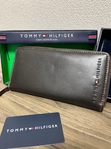 TOMMY HILFIGER 브라운 지퍼 지갑