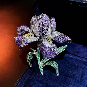 꽃 브로치 보라색과 그린 스톤
