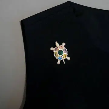 컬러풀 카메 디자인 브로치