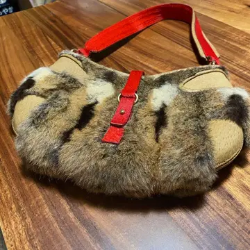 트루사르디 토끼와 가죽 핸드백