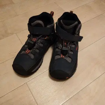 KEEN 키즈 방수 하이컷 트레킹 슈즈 18cm