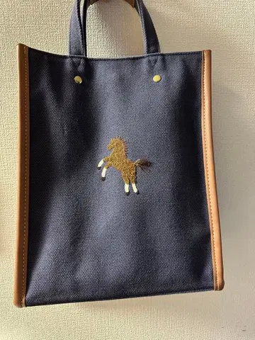 말 자수 네이비 토트백