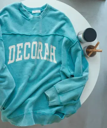 프릭스스토어 파우더 가공 데미지 로고 맨투맨 블루