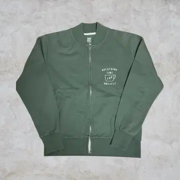 올리브 그린 집업 맨투맨