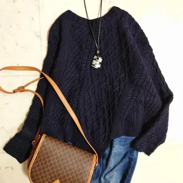 새상품급 투모로우랜드 비대칭 울100 케이블 니트 네이비