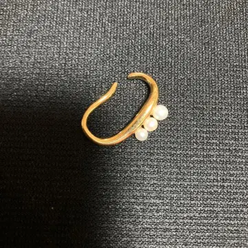 에테, 펄 장식 이어커프