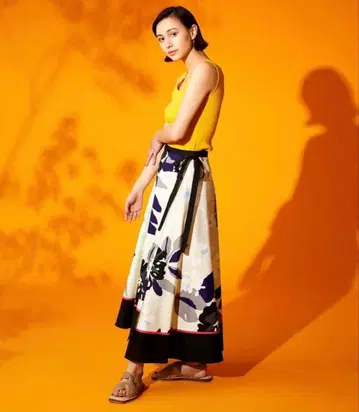 그레이스 콘티넨탈 플라워 프린트 랩스커트