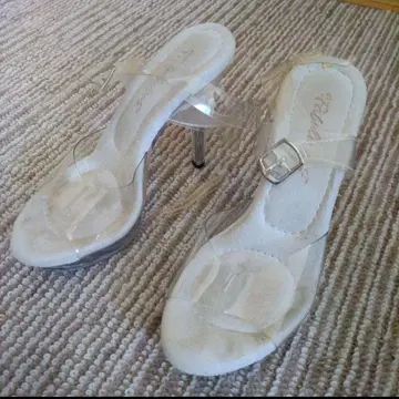 클리어 스트랩 샌들