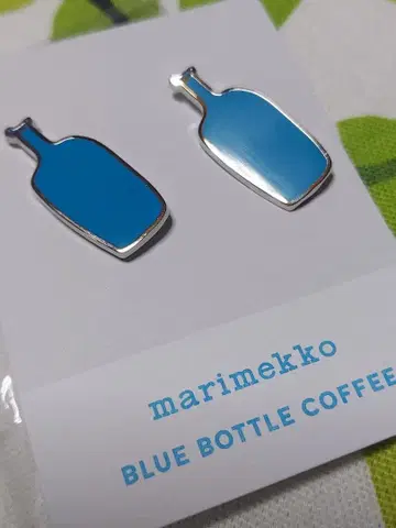 마리메꼬 x 블루 보틀 커피 핀즈 배지 보틀만 2개 세트!