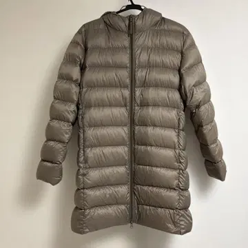 유니클로 울트라 라이트 다운 후디드 코트 M 사이즈