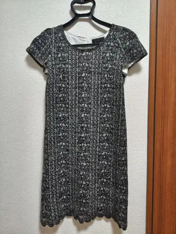 UNTITLED 레이스 반팔 무릎 기장 원피스