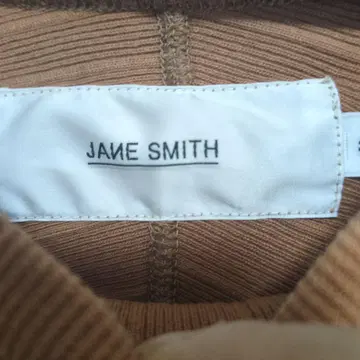 JANE SMITH 브라운 긴팔 T셔츠