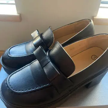 블랙 리본 로퍼 중간 힐