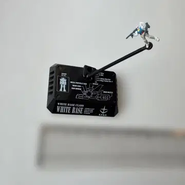 화이트 베이스 스탠드 1/100