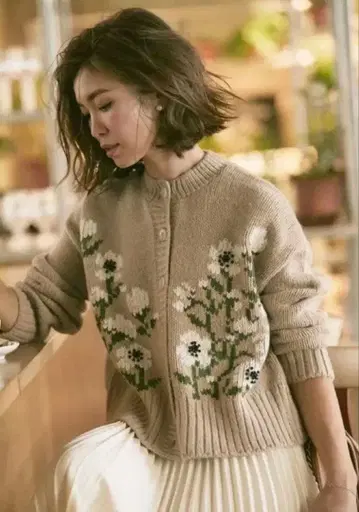 SEVEN TEN 세븐텐 꽃무늬 자수 베이지 니트 가디건