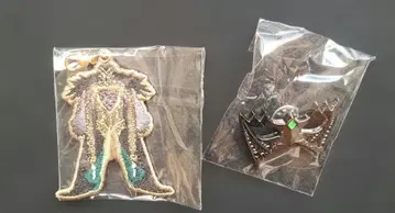 트위스테 마레우스 가면 무도회 드레스ver. 자수 참 가면 핀 배지