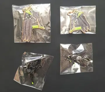 트위스테 실버 세벡 마스커레이드 드레스ver. 자수 참 핀 배지