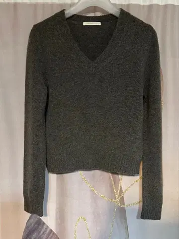 GALERIE VIE 갤러리 비 캐시미어 100% V넥 니트