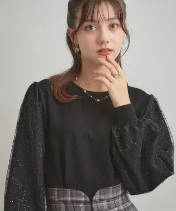 쿠튀르 브로치 소매 체크 튤 도킹 니트