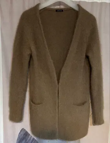 NOMBRE IMPAIR 놈브르 임페어 페렛 V넥 가디건