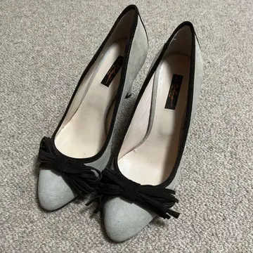 그레이/블랙 리본 포함 펌프스 중간 힐