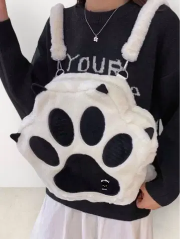 고양이 발바닥 퍼 다이컷 백팩 화이트