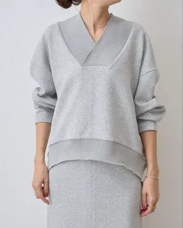 미사용 새상품 비어즐리 종이상자 V넥 풀오버 그레이 맨투맨 스타일