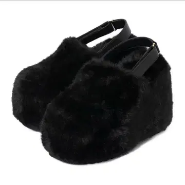 R&E 통굽 퍼 샌들 클로그 블랙