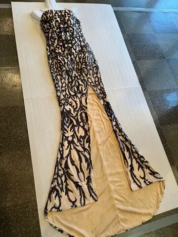 고급/두꺼운 원단 콘테스트/이브닝/파티/무대 베이지+블랙 전체 스팬 롱