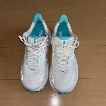 새상품급 HOKA 클리프톤 10 27.5cm 주행 거리 100km